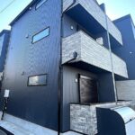 新築一棟アパート 満室賃貸中 2025年12月完成 木造カラーベストコロニアル葺(W造）3階建